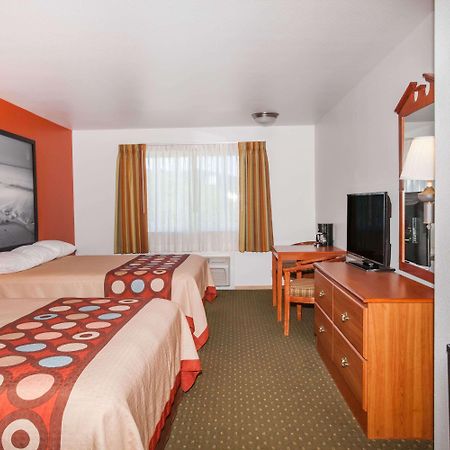 Super 8 By Wyndham Cloverdale Wine Country Zewnętrze zdjęcie