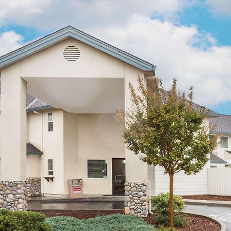 Super 8 By Wyndham Cloverdale Wine Country Zewnętrze zdjęcie