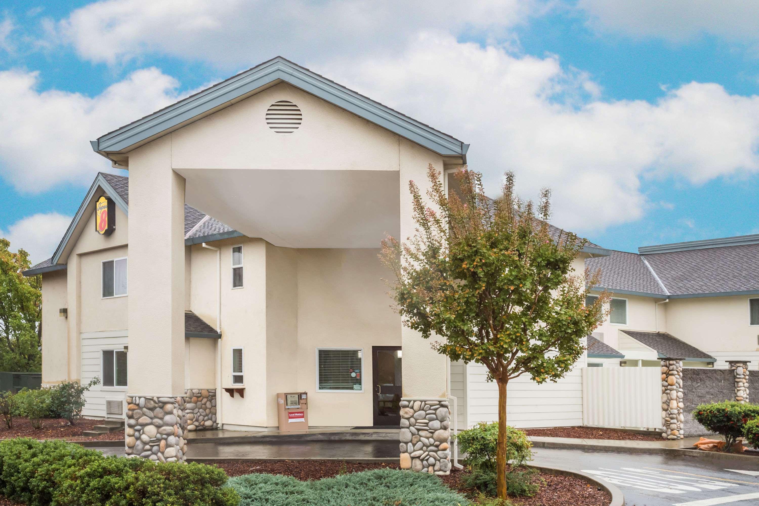 Super 8 By Wyndham Cloverdale Wine Country Zewnętrze zdjęcie