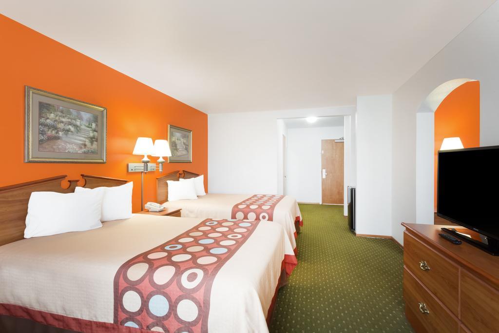Super 8 By Wyndham Cloverdale Wine Country Zewnętrze zdjęcie