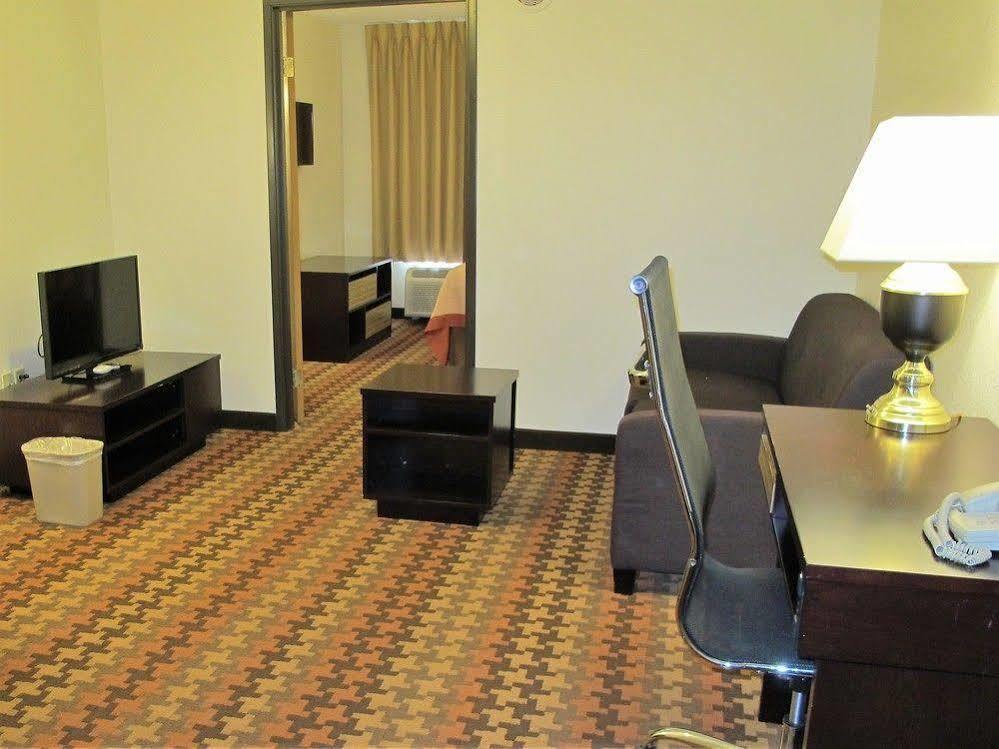 Super 8 By Wyndham Cloverdale Wine Country Zewnętrze zdjęcie